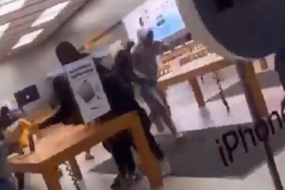 Rampant Looting: Philadelphia Teens Overrun Apple Store In Chaotic Frenzy