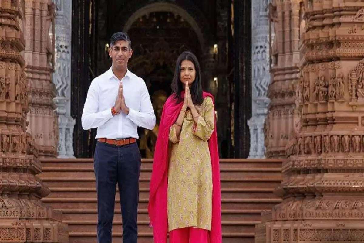 While The G20 Is In Session, Rishi Sunak And His Wife Akshata Murty Visit The Akshardham Temple