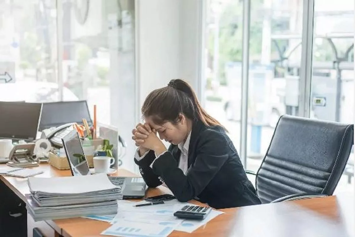 Momen receives a verbal warning for her period cramps at the workplace