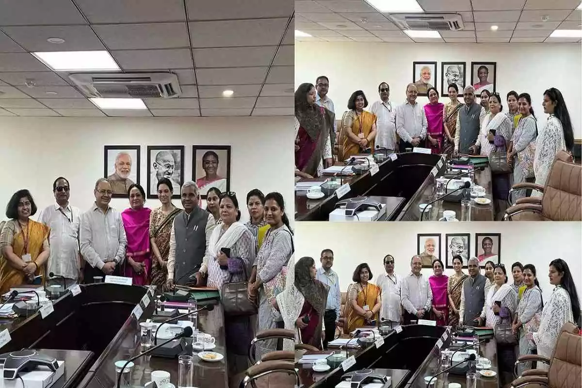 Rashtriya Swayamsevak Sangh with Law Commission Chairman Justice Ritu Raj Awasthi.