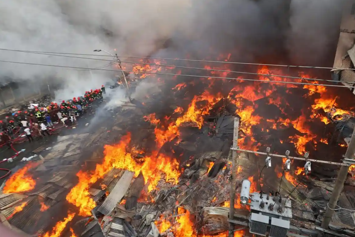 Huge Fire Destroys Hundreds Of Shops In Dhaka, Bangladesh