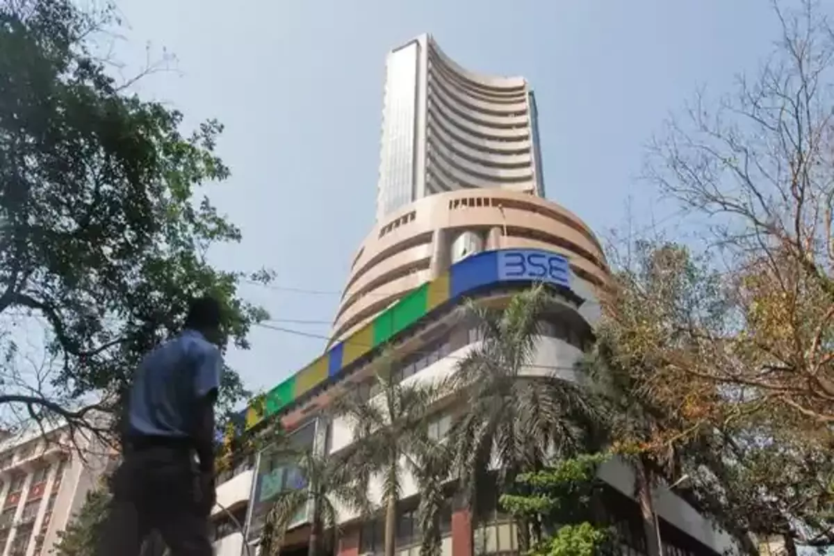 Sensex, Nifty Fall By About 1% On Sluggish Global Cues; RIL, Infosys Weigh