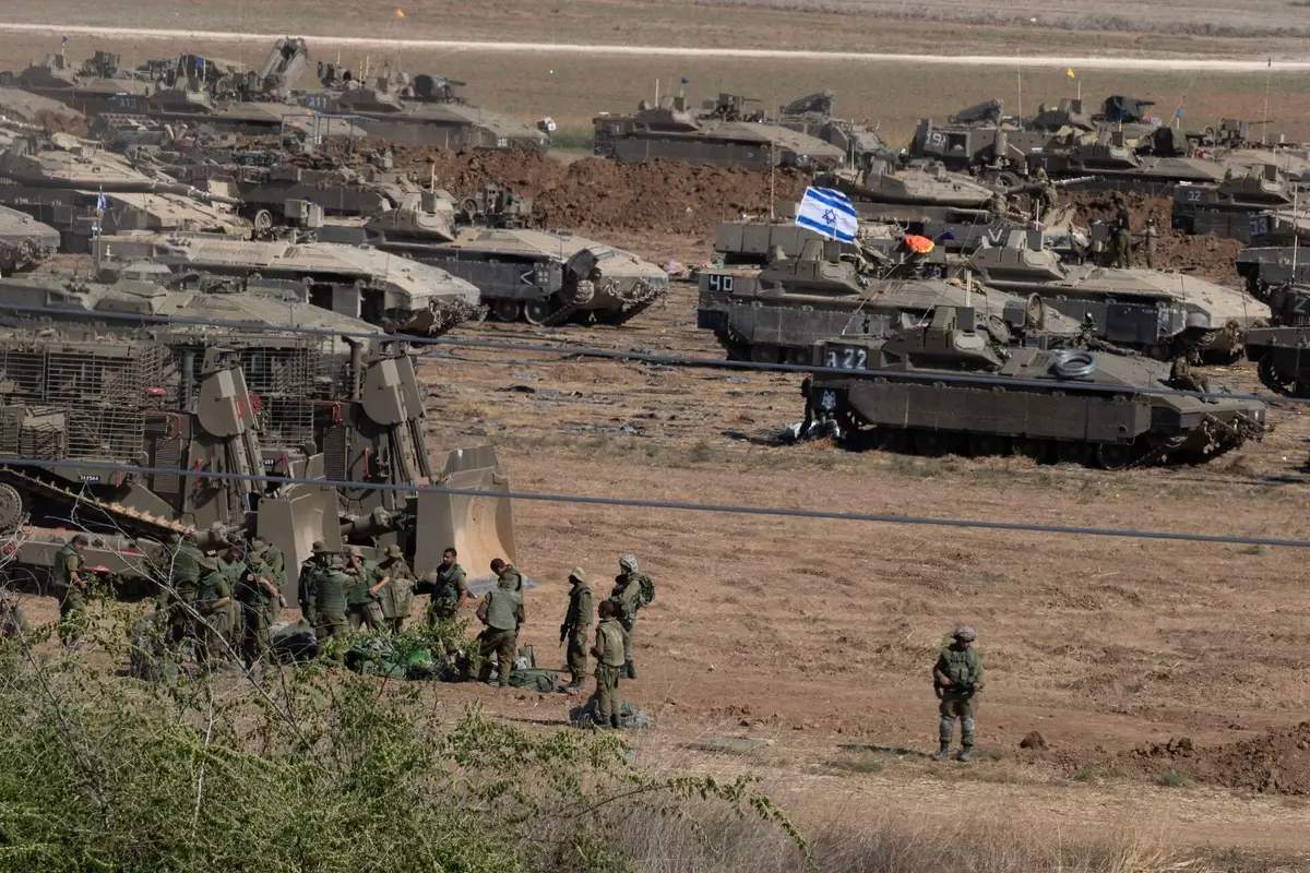 Israeli Tanks Participate In Targeted Raids Throughout Night In North Gaza