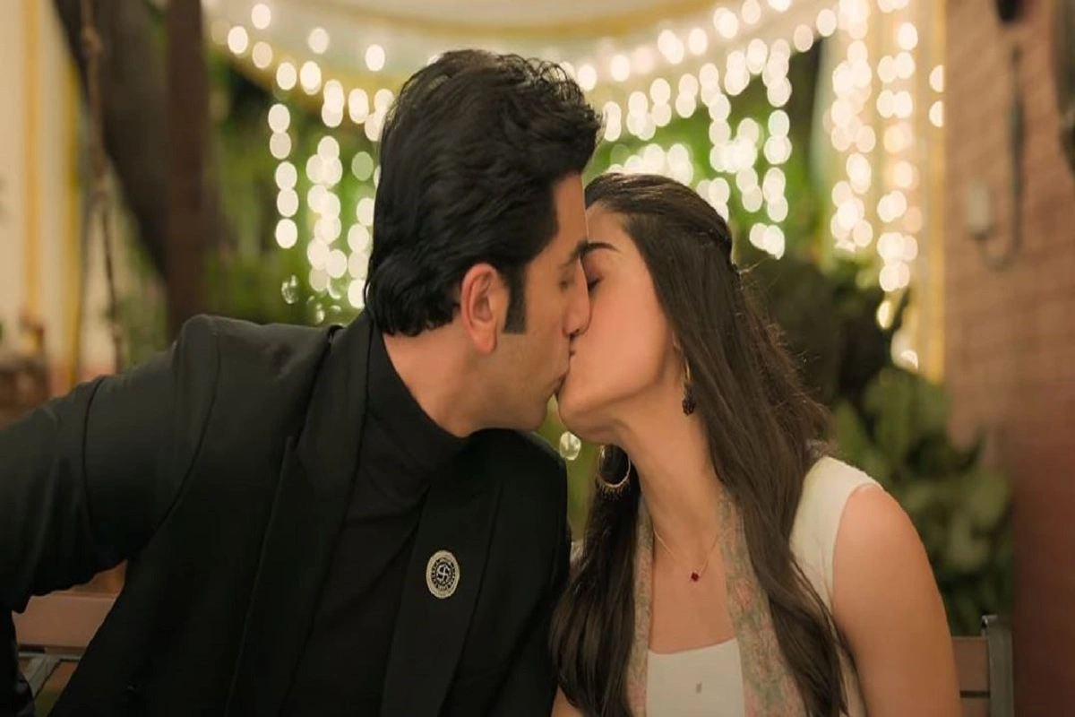 Animal Song “Hua Main” Is OUT Now! Rashmika Mandanna Kisses Ranbir Kapoor In Front of Her Parents, Watch Here