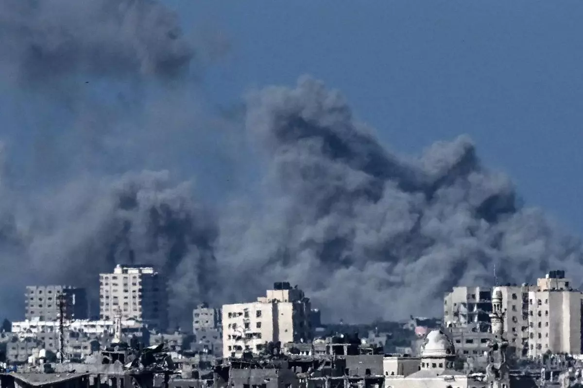 Why is Israel launching attacks into South Gaza despite telling citizens to evacuate