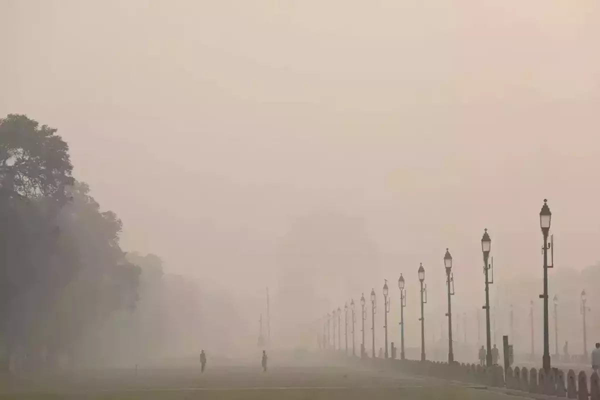 AQI recorded at 304, Delhi’s air quality remains ‘very poor’