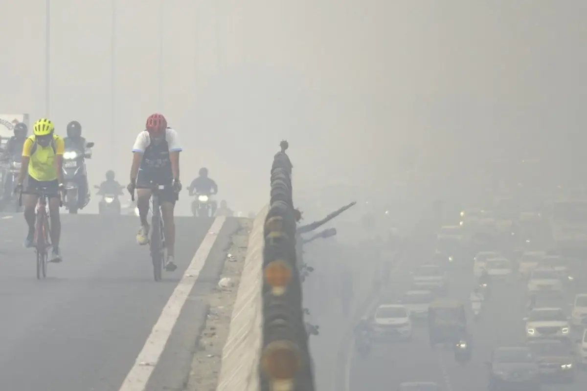 Delhi’s air quality deteriorates, remains in very poor category