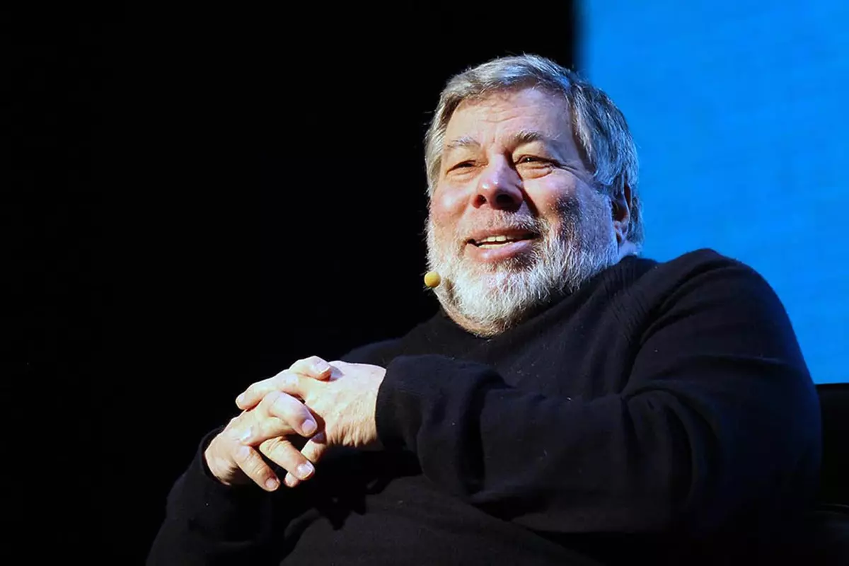 A possible stroke has put Apple co-founder Steve Wozniak in hospital