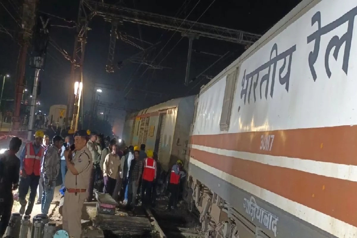 UP: Suheldev express derailed at Prayagraj station