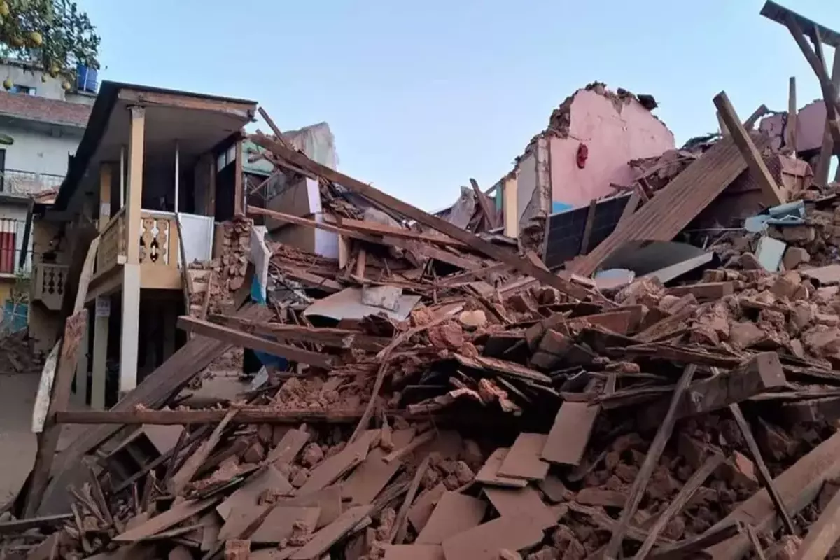 Nepal earthquake aftershocks injure 16 more
