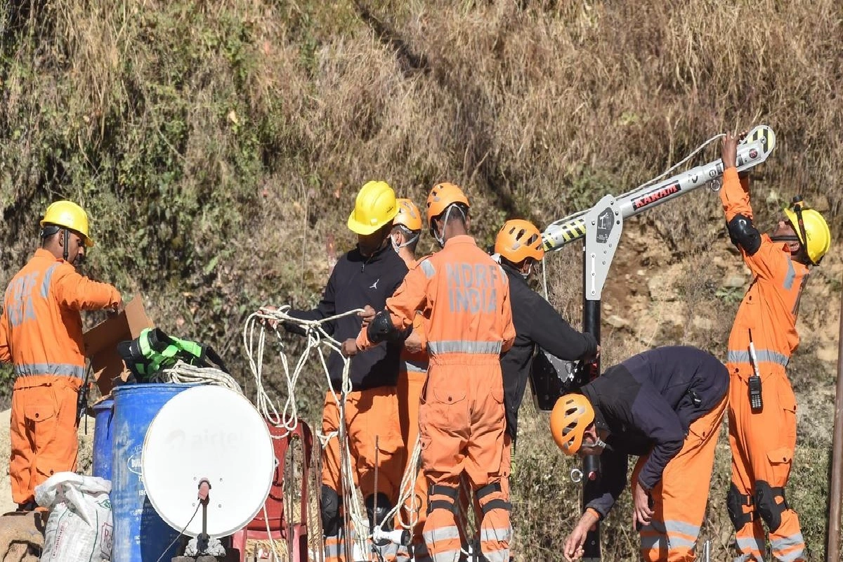 PM Modi speaks with CM Dhami on the Uttarkashi tunnel rescue