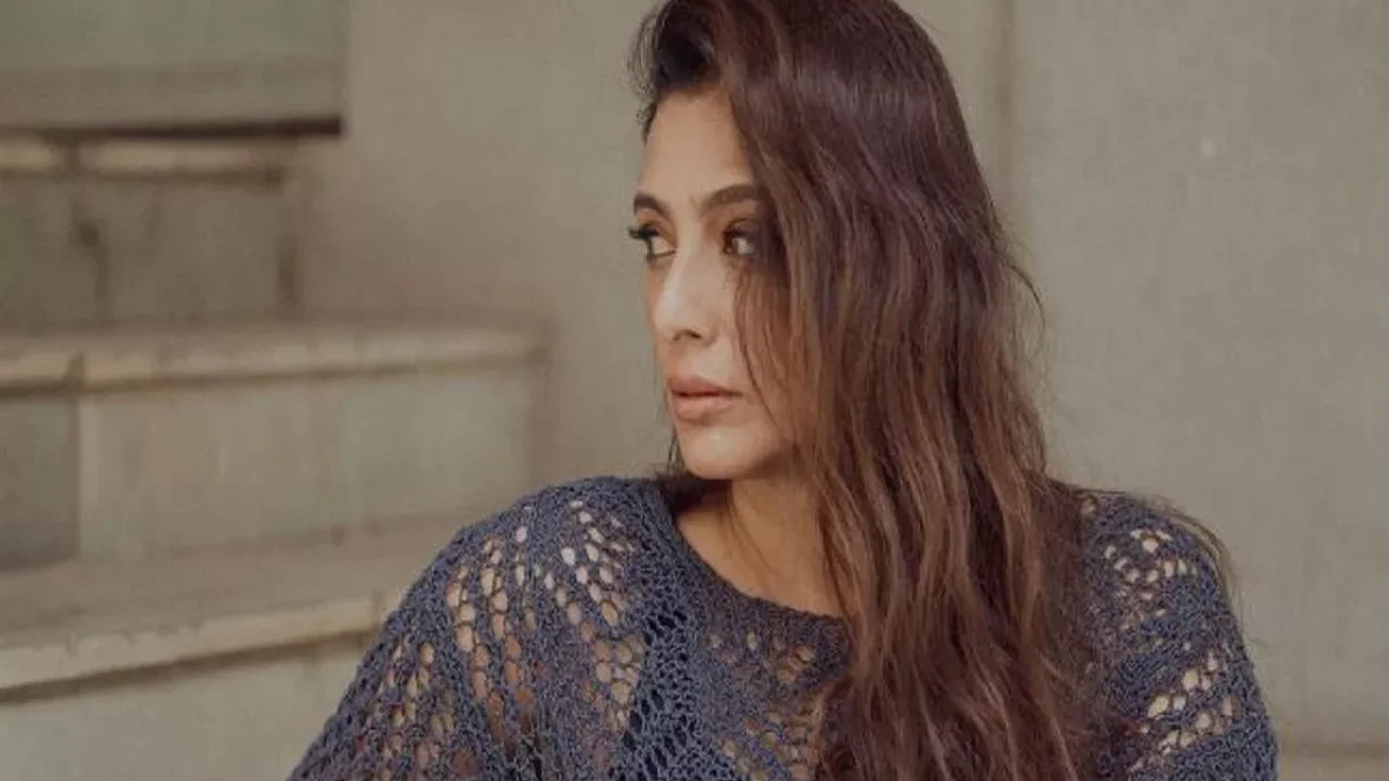 Tabu embraces single life at 52, opens up about her idea of 'an ideal  relationship