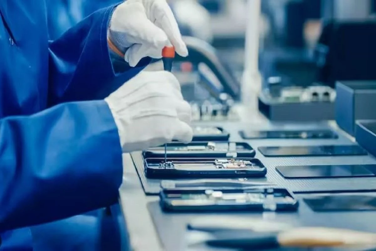India Dominates Mobile Manufacturing in 9 Years, Poised to Produce 270 Million New Headsets in 2023