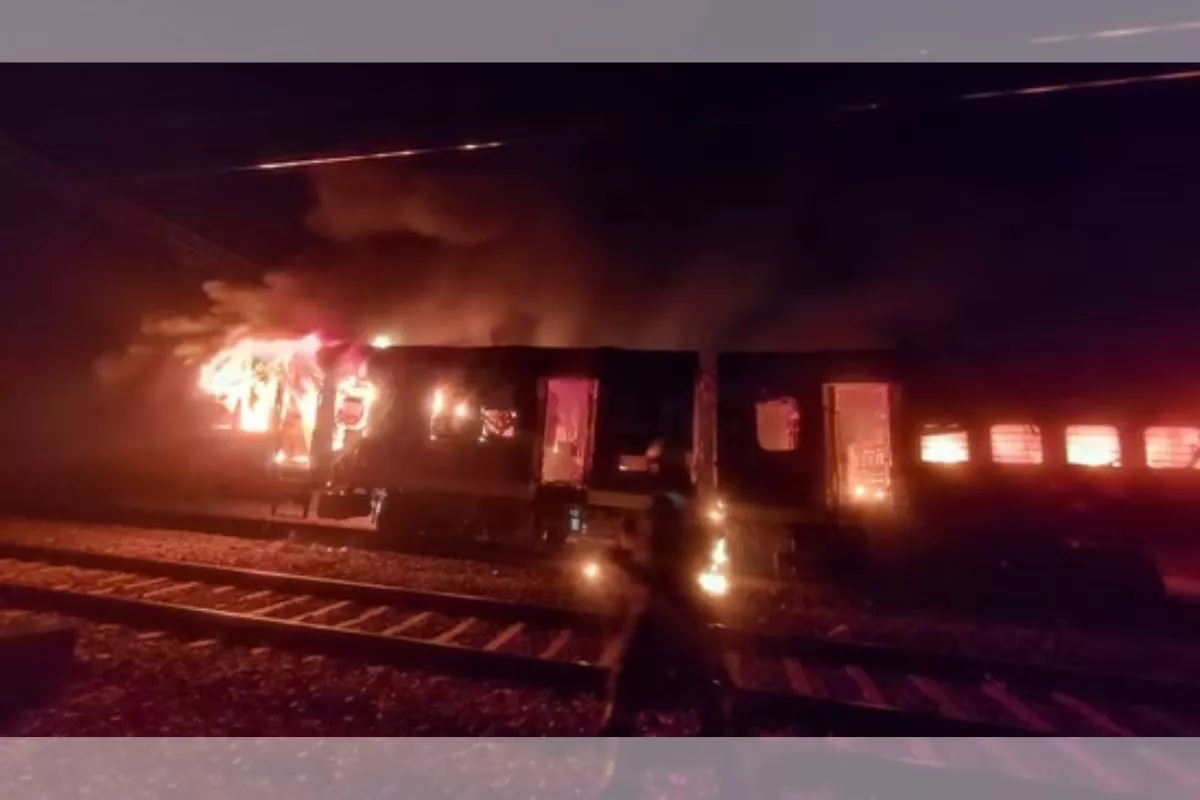 Fire breaks out in Delhi Darbhanga Clone Express leaving eight injured  