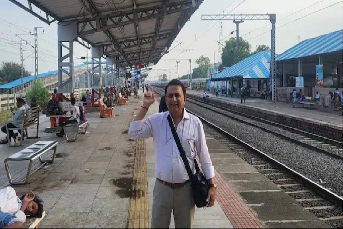 “Little Master” shares his photo of posing at Sachin railway station in Gujarat