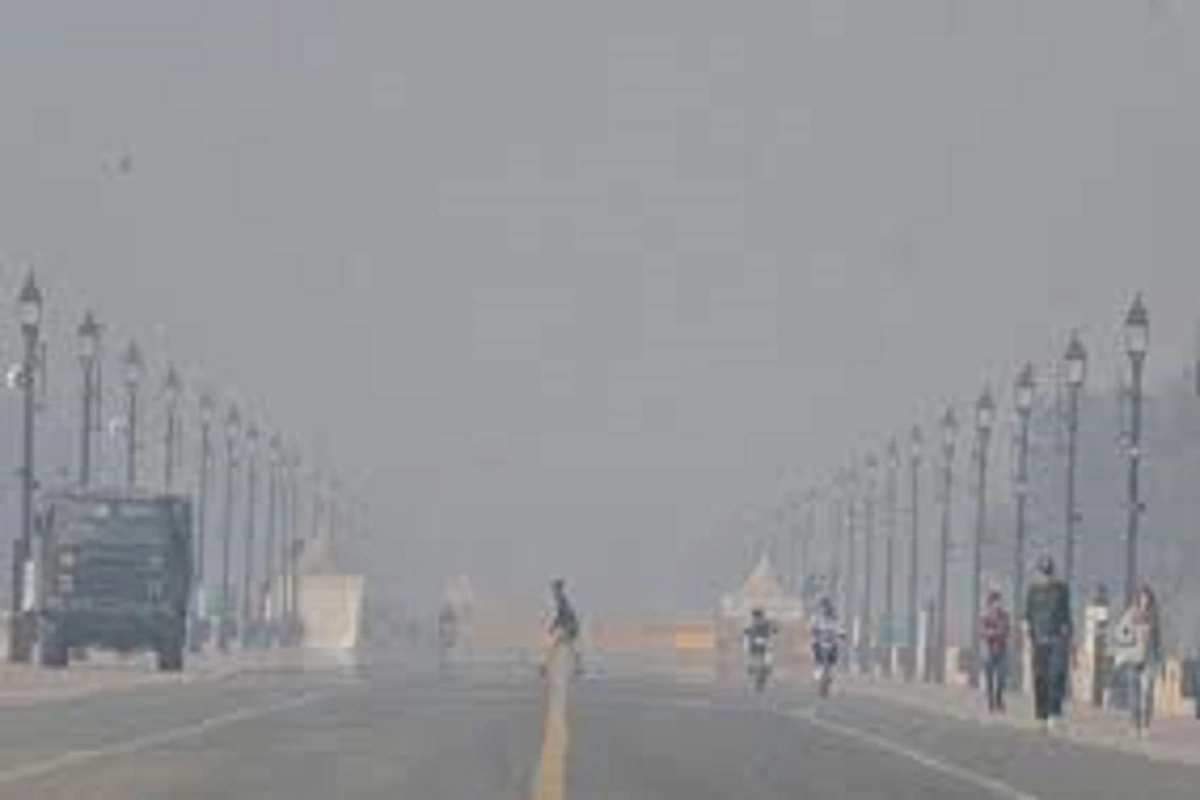 A view of India's Kartvya Path on Tuesday through thick pollution.