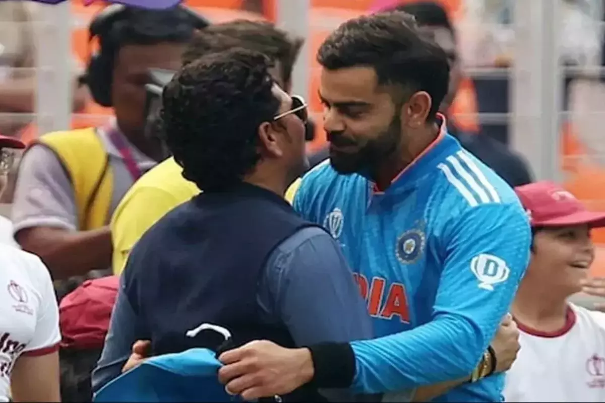 Before the World Cup Final, Sachin Tendulkar surprises Virat Kohli with a special gift. See Photo