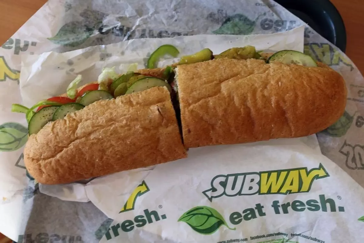 Woman from US accidentally tips ₹ 6 lakh for a burger at Subway, fights bank for refund