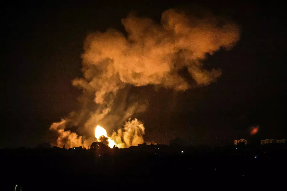 Israeli forces claim air strike kills Hamas naval commander