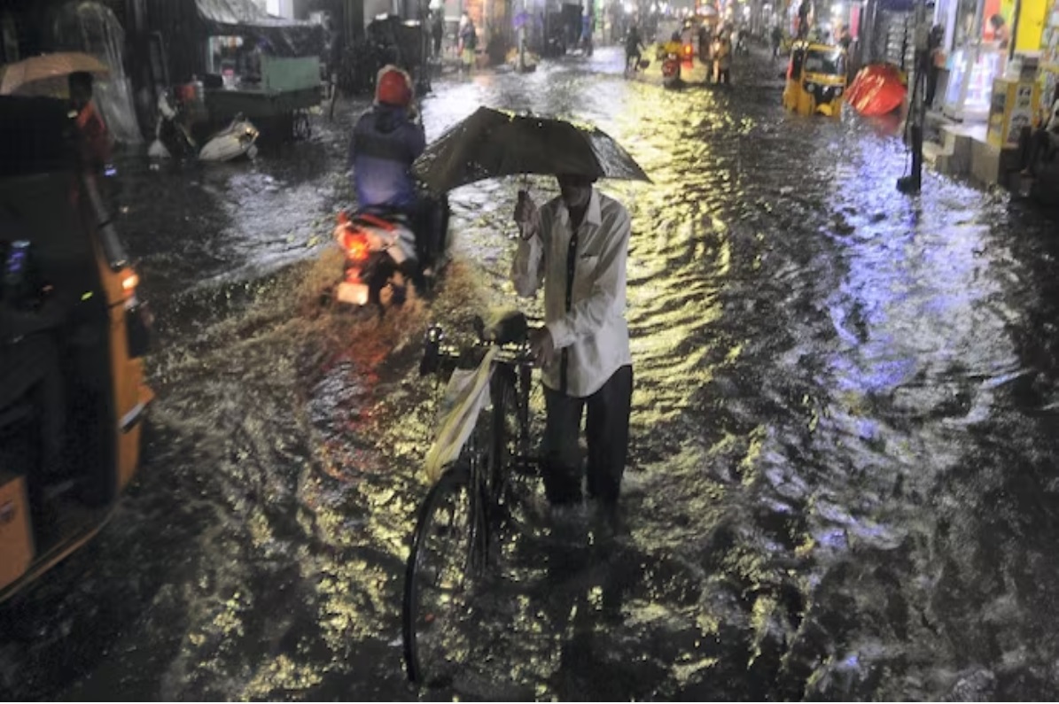 IMD predicts heavy rain in Chennai today, Schools-colleges closed