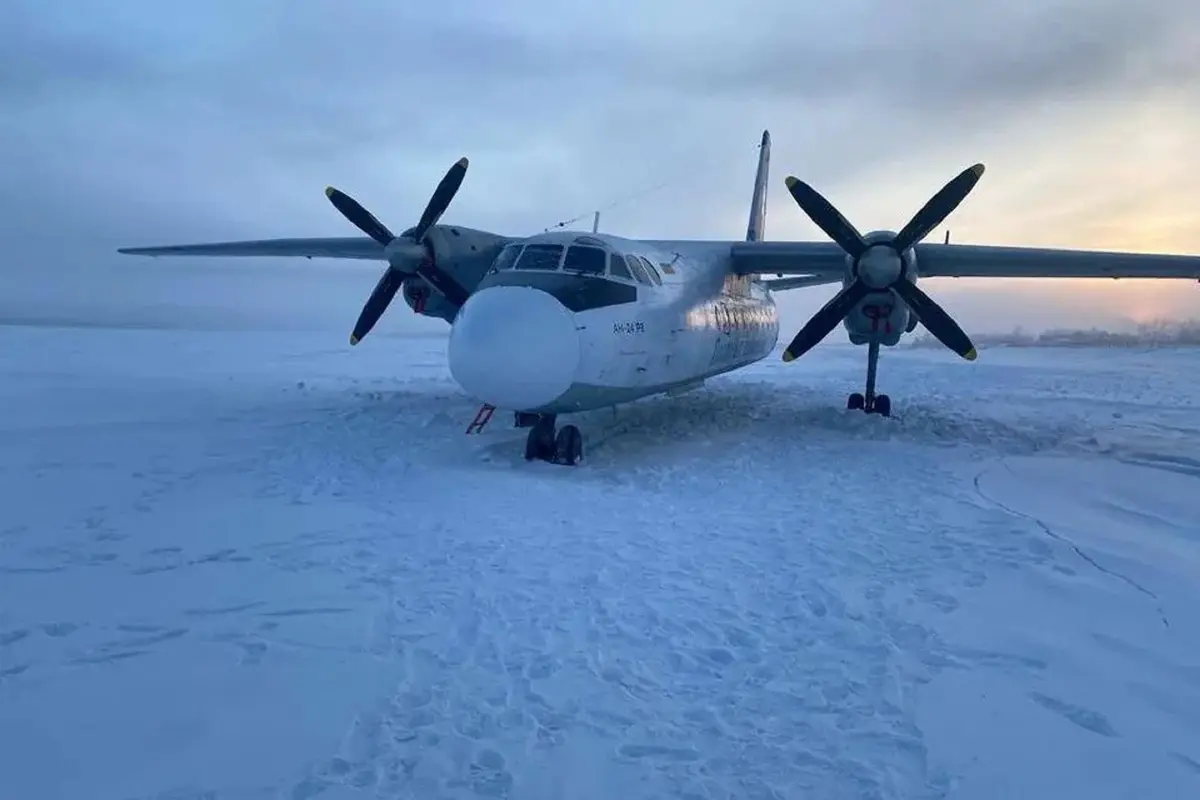 30 People On Board A Soviet-Era Planes Accidentally Lands On Russia Frozen River