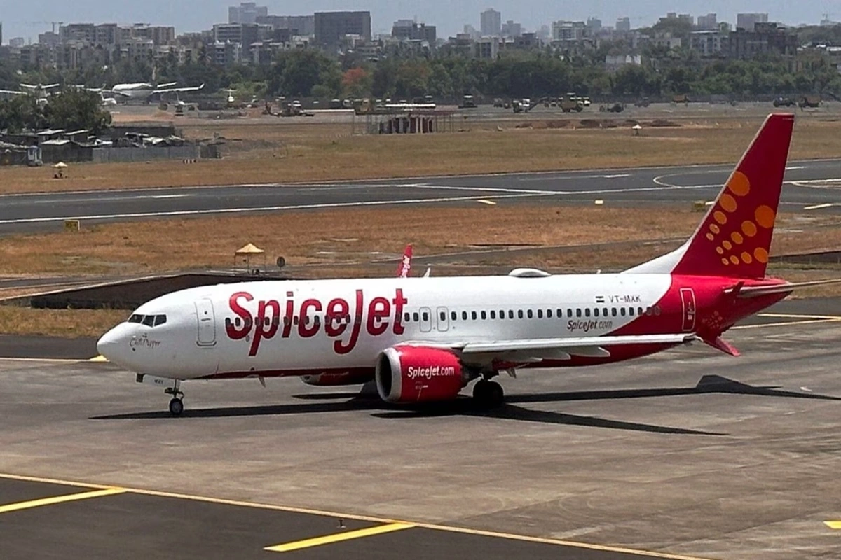 Bengaluru: After having to wait 12 hours to board a SpiceJet flight to Mumbai, 250 passengers lose their cool