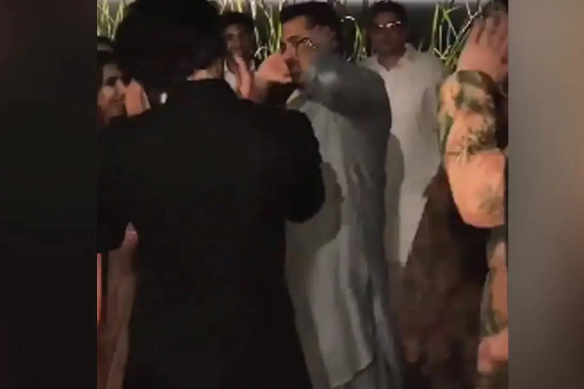 Sultan of the Dance Floor: Salman Khan Steals the Show at Brother Arbaaz Khan’s Wedding Party, Videos Go Viral!