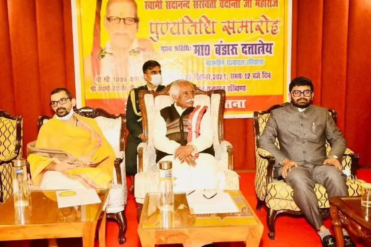 Varanasi: Scholars Gather for Swami Sadanand Saraswati Vedanti’s Death Anniversary at Shri Karpatri Dham