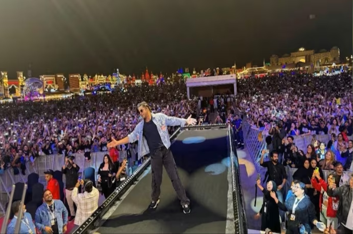 Shah Rukh Khan joins Dunki’s promotional event in Dubai, dances to ‘O Maahi’