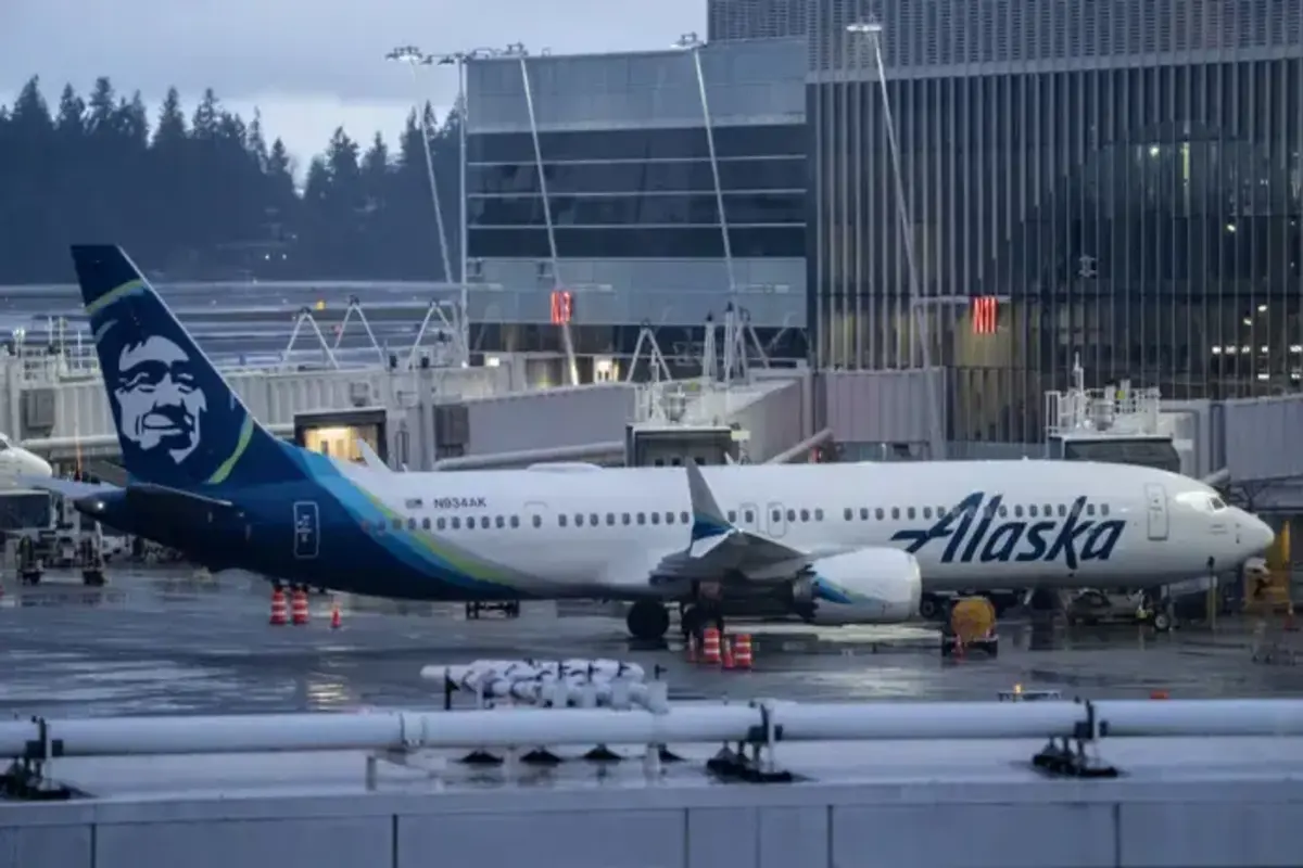 Alaska Airlines Boeing 737 MAX 9 Restarts Flights Following Mid-Air Door Blowout