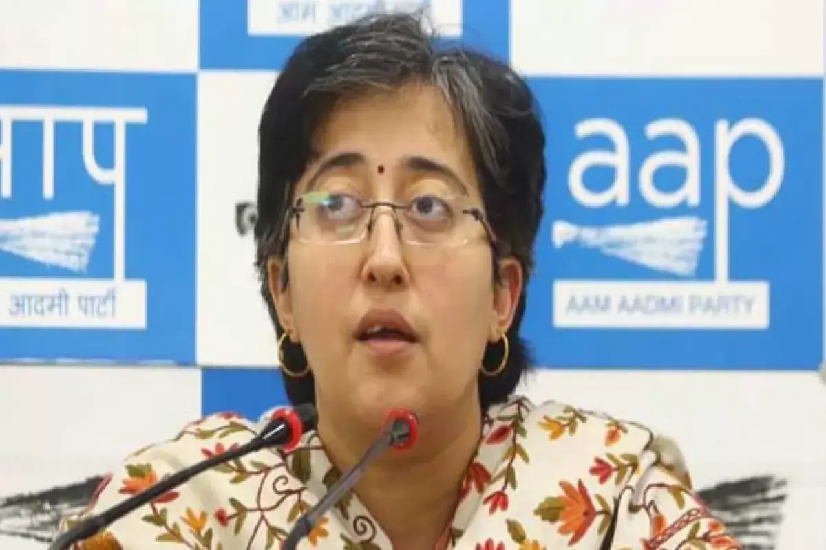 Atishi Approves Project for Facelift of Three Roads in East Delhi
