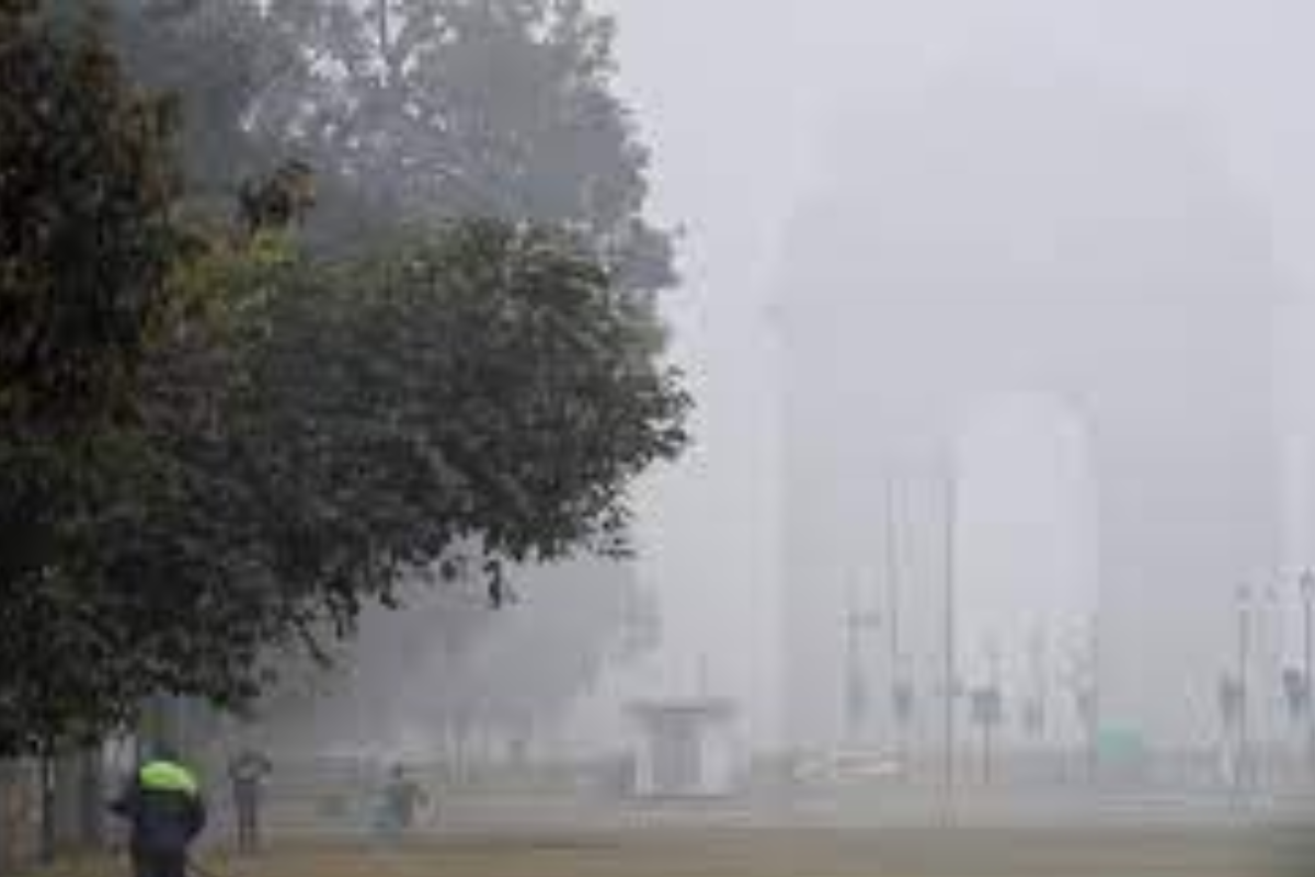 Dense Fog Blankets Delhi-NCR, Flight Delays Reported, Yellow Alert Issued