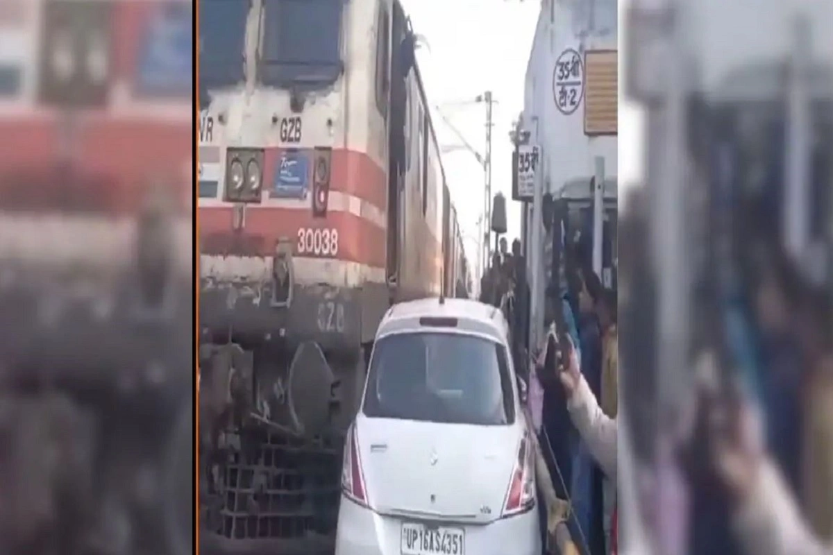 Car Narrowly Avoids Collision with Incoming Train at Railway Crossing, Stuns Internet with Harrowing Near Miss