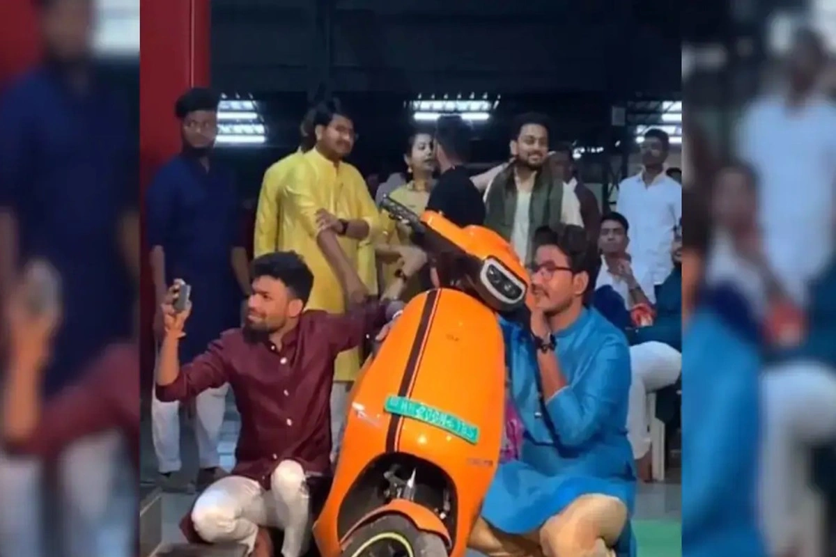 Ola Electric Scooter Steals Spotlight at Pre-Wedding Event, CEO Bhavish Aggarwal Applauds the Creativity