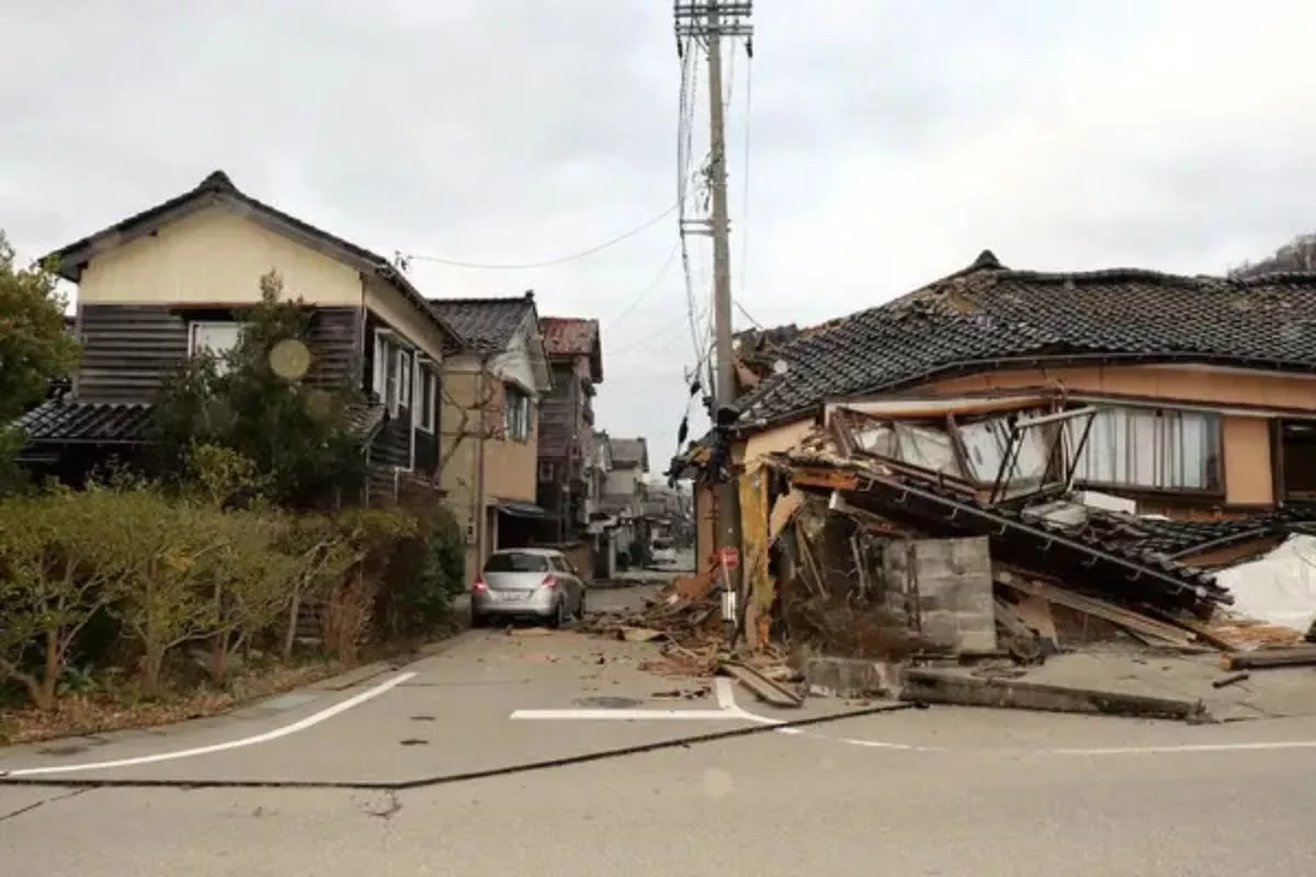 Powerful Earthquakes Leave At Least Four Dead, Destroy Buildings Along Japan’s Western Coast