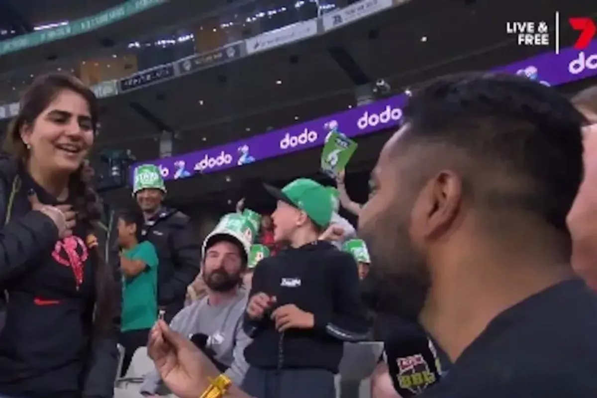 Wow Moment During T20 Match In Australia: Indian Fan Proposes His Girlfriend On Camera