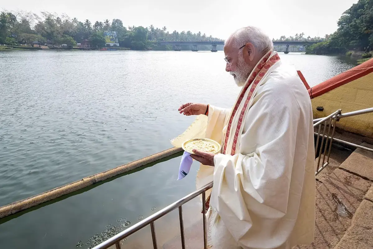 PM Modi Embarks Spiritual Journey in Tamil Nadu, Offered Prayer At Rameshwaram And Ranganathaswamy Temple