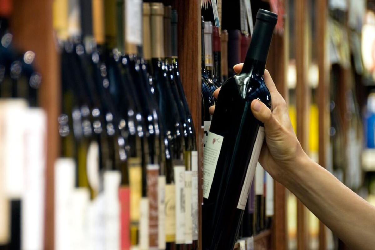 Saudi Arabia To Open First Alcohol Store Only For Non-Muslims Diplomats
