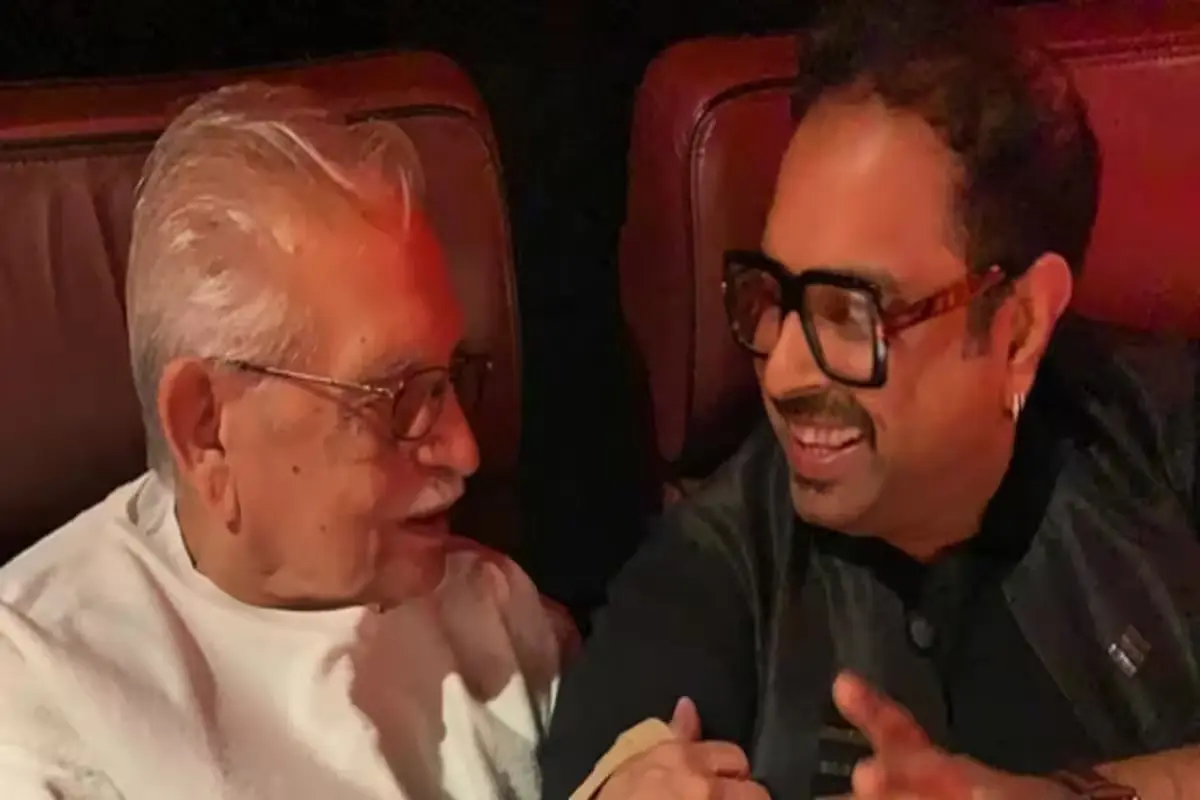 Shankar Mahadevan shared a photo with Gulzar.