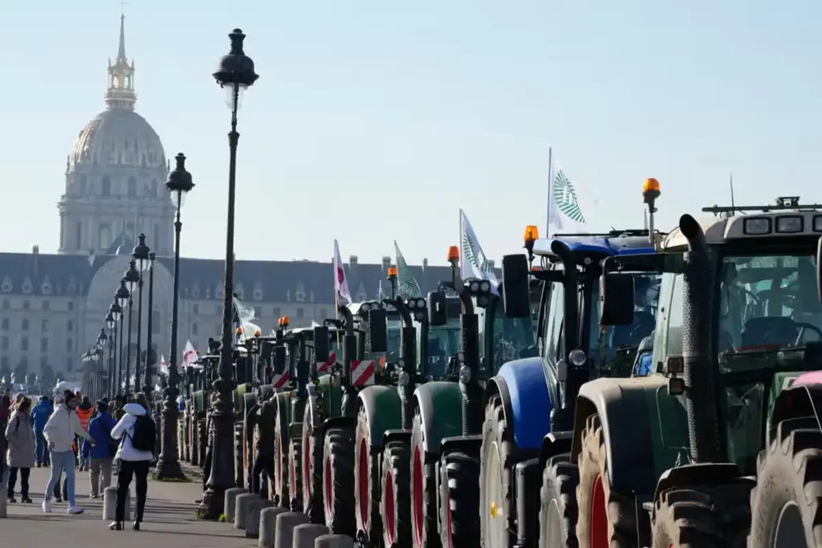 French Farmers Pressure Macron, Tractors Enter Paris