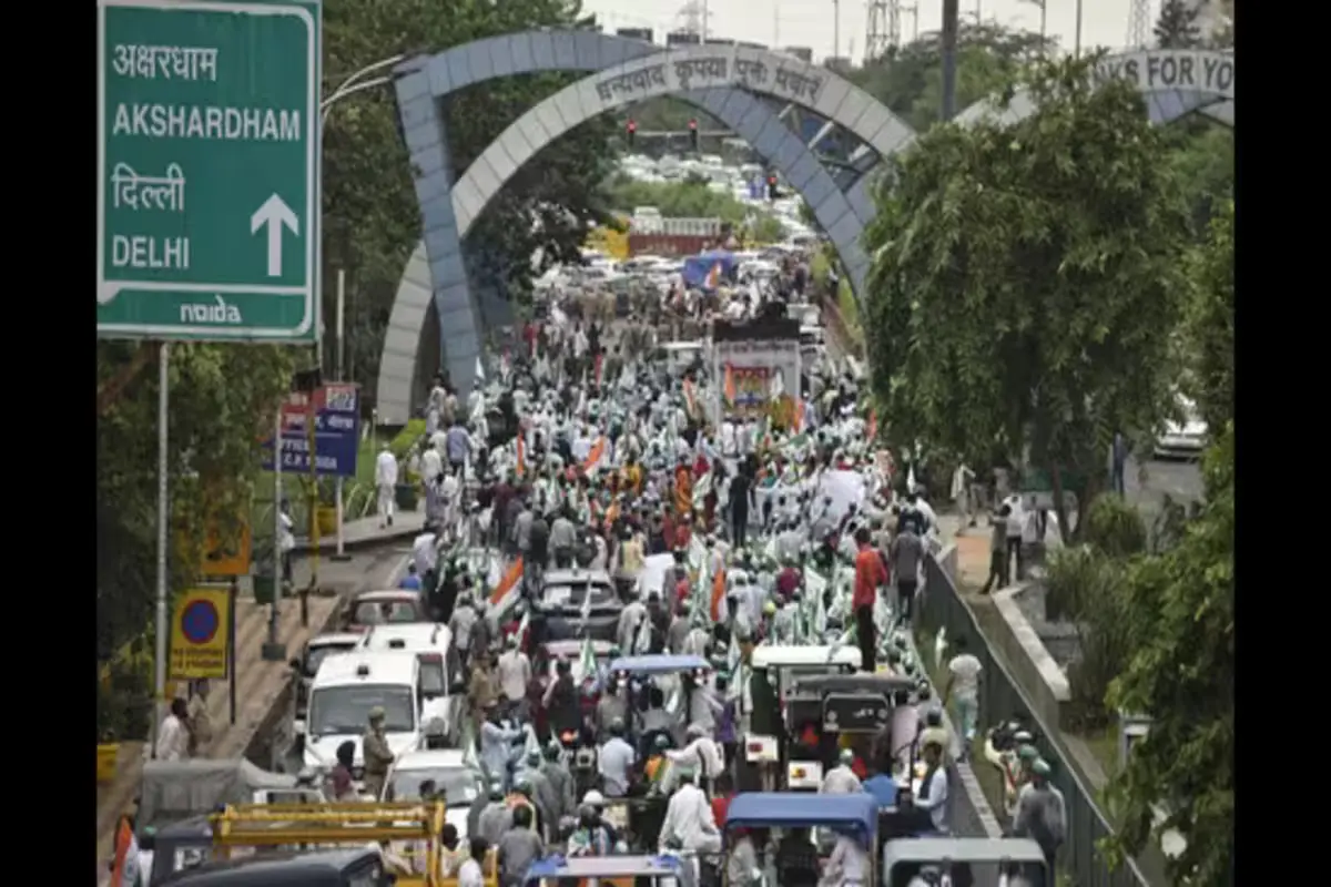 Traffic Jam at Delhi-Noida Border Amidst Farmer Protest