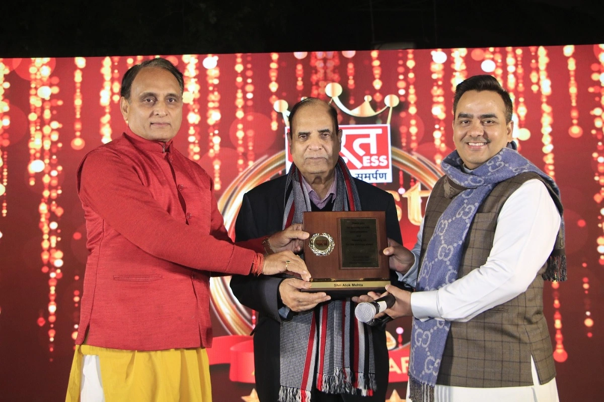 Chairman Upendrra Rai Honors Senior Journalist Alok Mehta on ‘Bharat Express’ One-Year Milestone