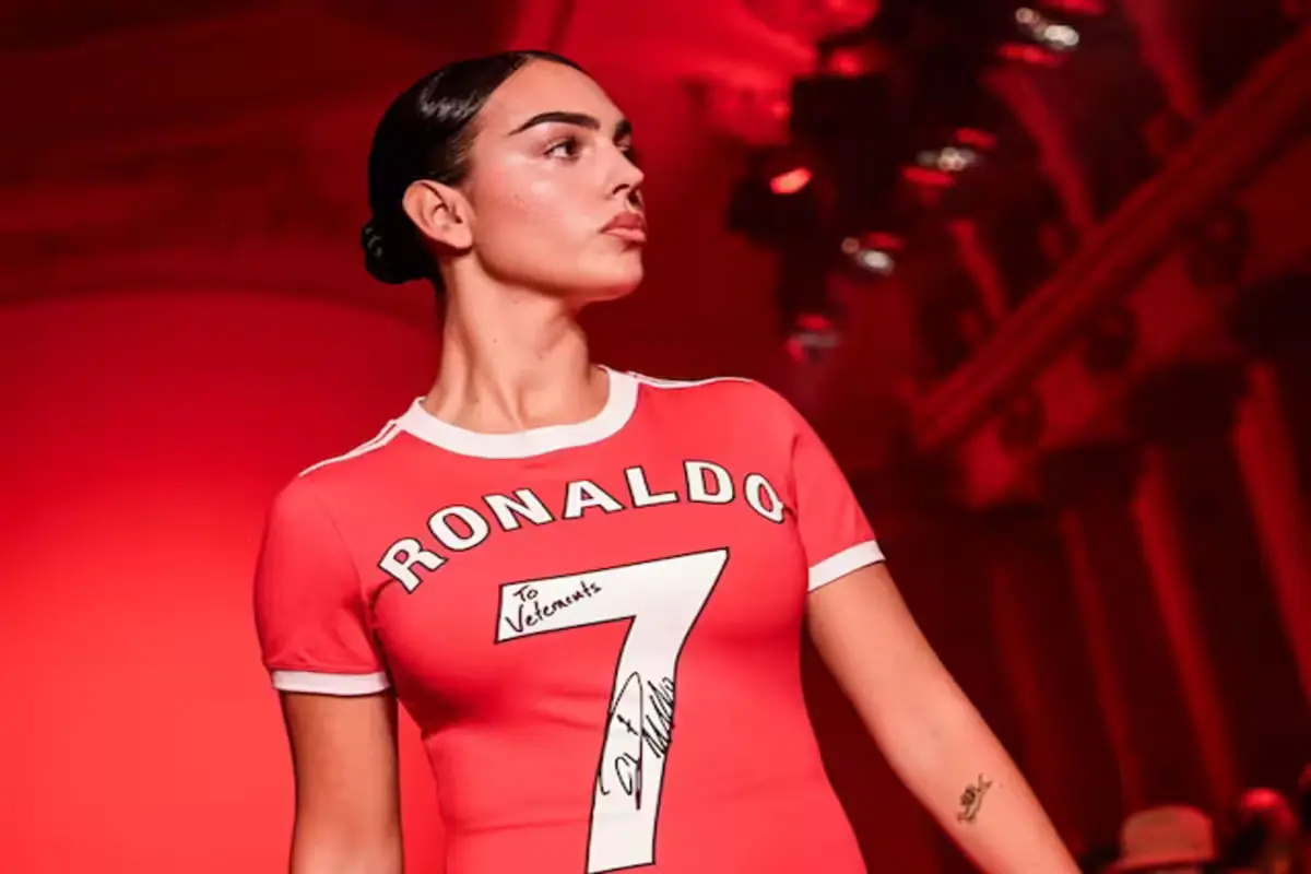 Pic of Cristiano Ronaldo’s Girlfriend in Dress Inspired By His Manchester United Jersey Goes Viral