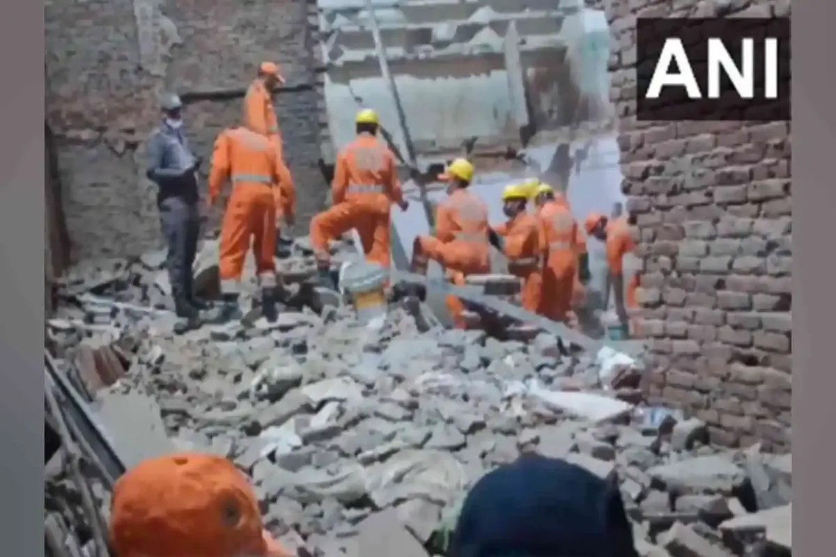 Tragic Building Collapse Claims Lives Of Two Jeans Factory Workers in North-East Delhi