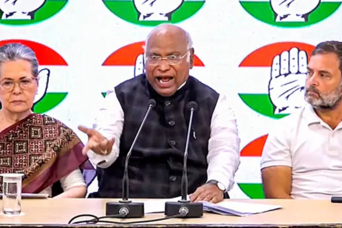 Sonia Gandhi Accuses PM Modi Of Financially Crippling Congress In Rare Press Conference