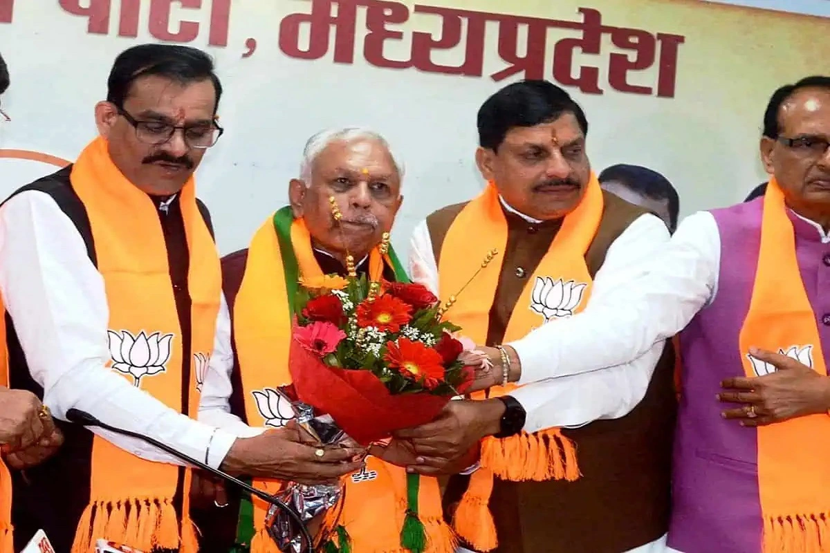 Senior Madhya Pradesh Leaders Defect from Congress to Join BJP, Dealing Major Blow