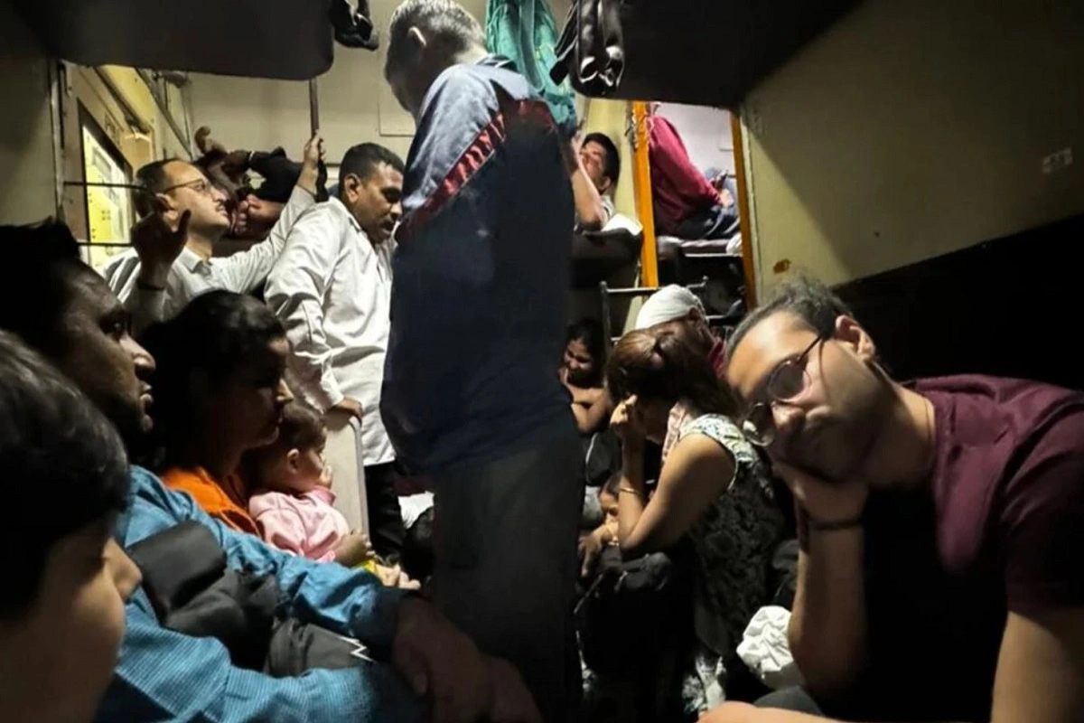 Viral Photo of Crowded Train Coach Sparks Railways’ Response to Chaos