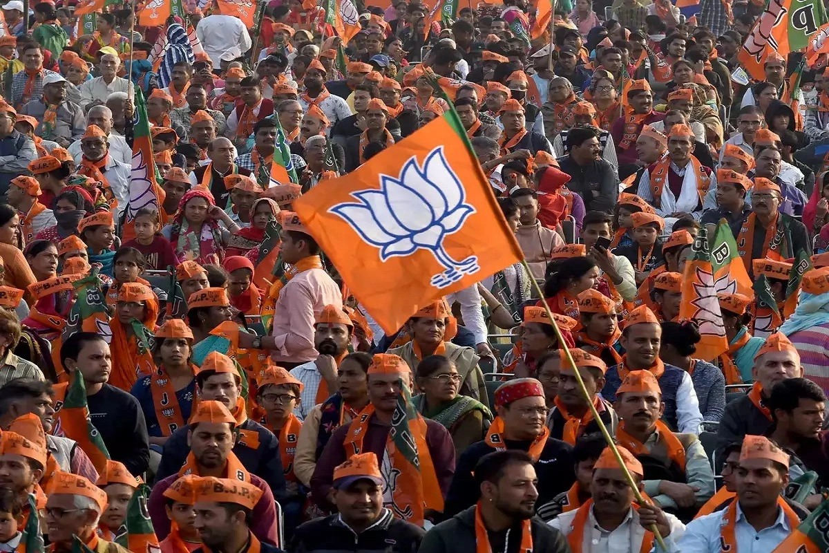 200 Workers Including Former SP Councilor and State Executive Member Join BJP
