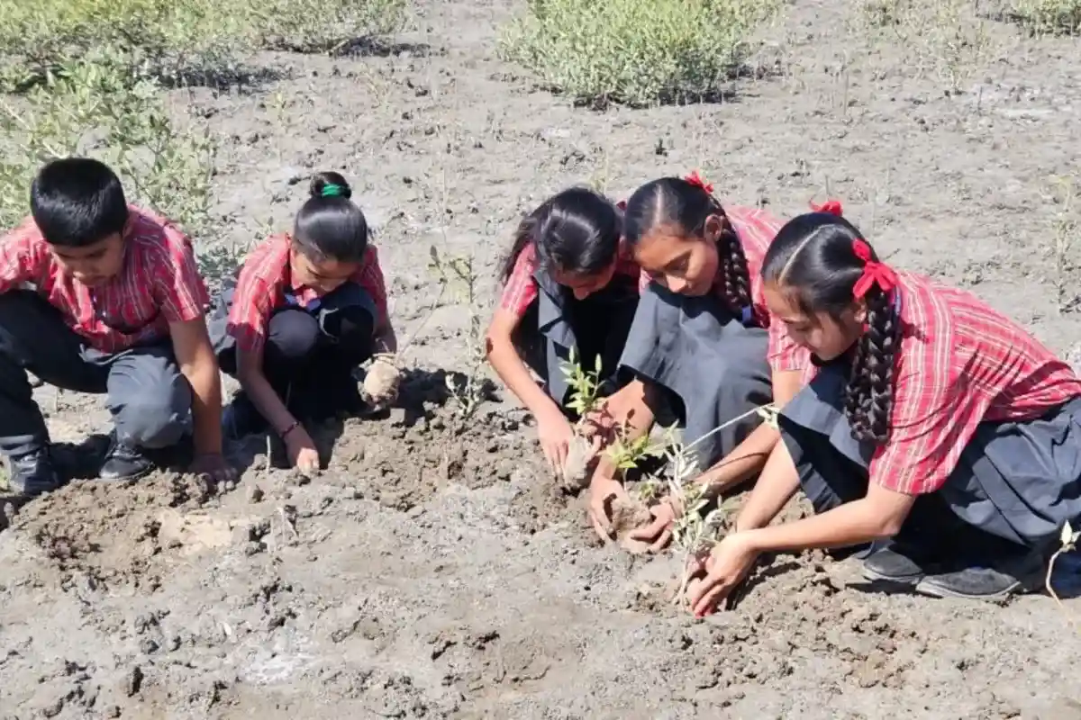 Utkarsh Celebration: Adani Vidya Mandir Students Pledge to Plant Over 25,000 Saplings to Promote Sustainable Development