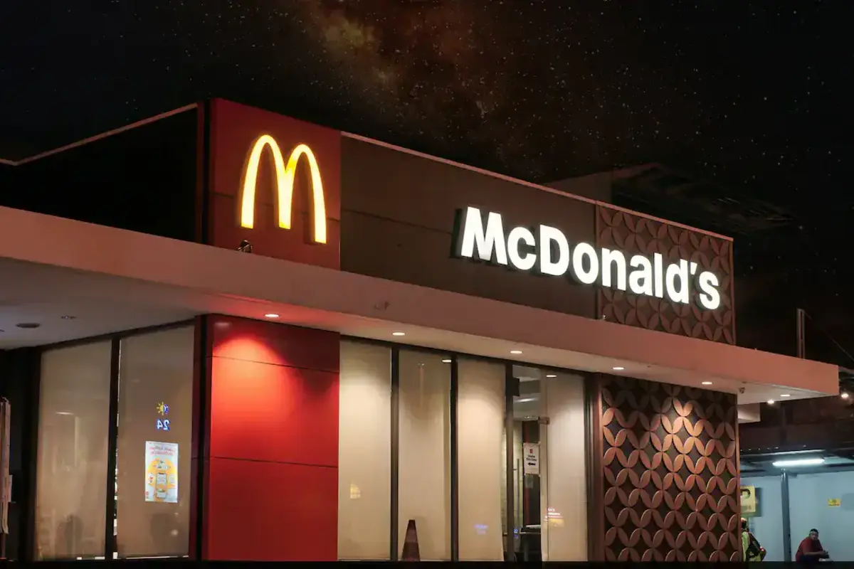 This Wise Man Teaches Rude McDonald’s Customer Valuable Lesson In A Rather Comic Way